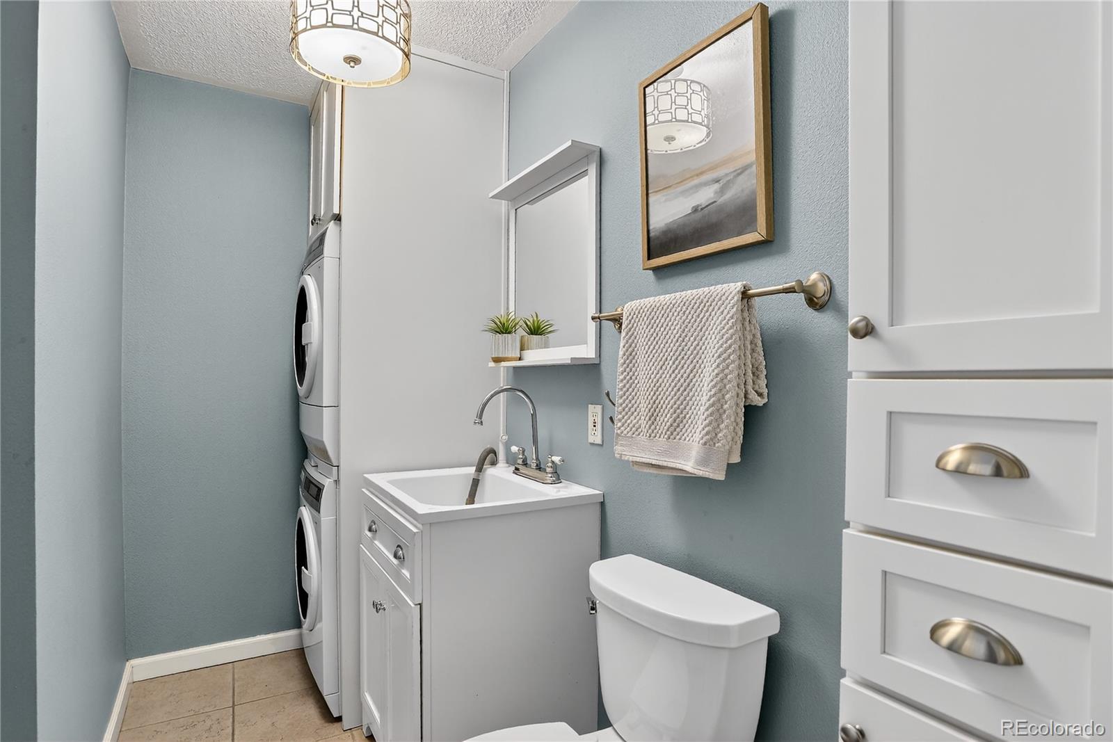 MLS Image #15 for 909 n logan street,denver, Colorado