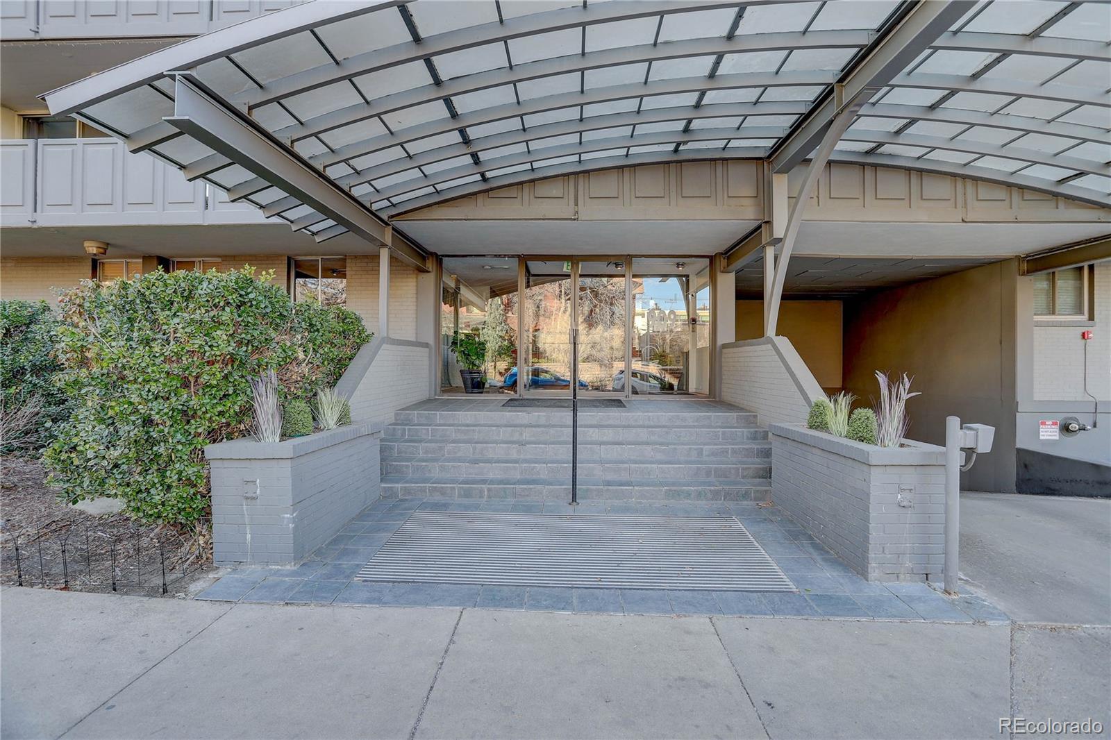 MLS Image #16 for 909 n logan street,denver, Colorado