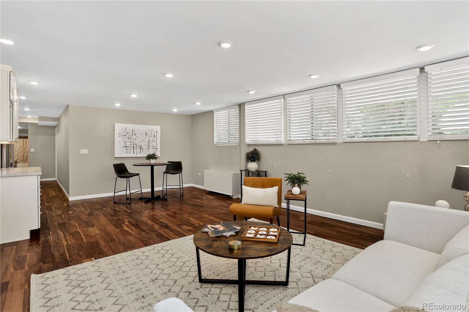 MLS Image #2 for 909 n logan street,denver, Colorado