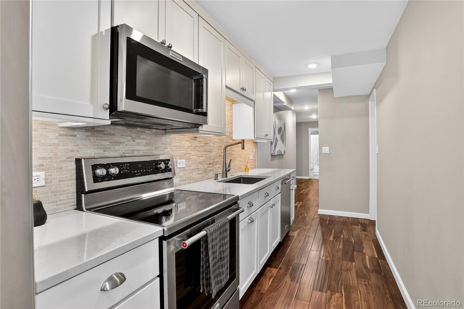 MLS Image #5 for 909 n logan street,denver, Colorado