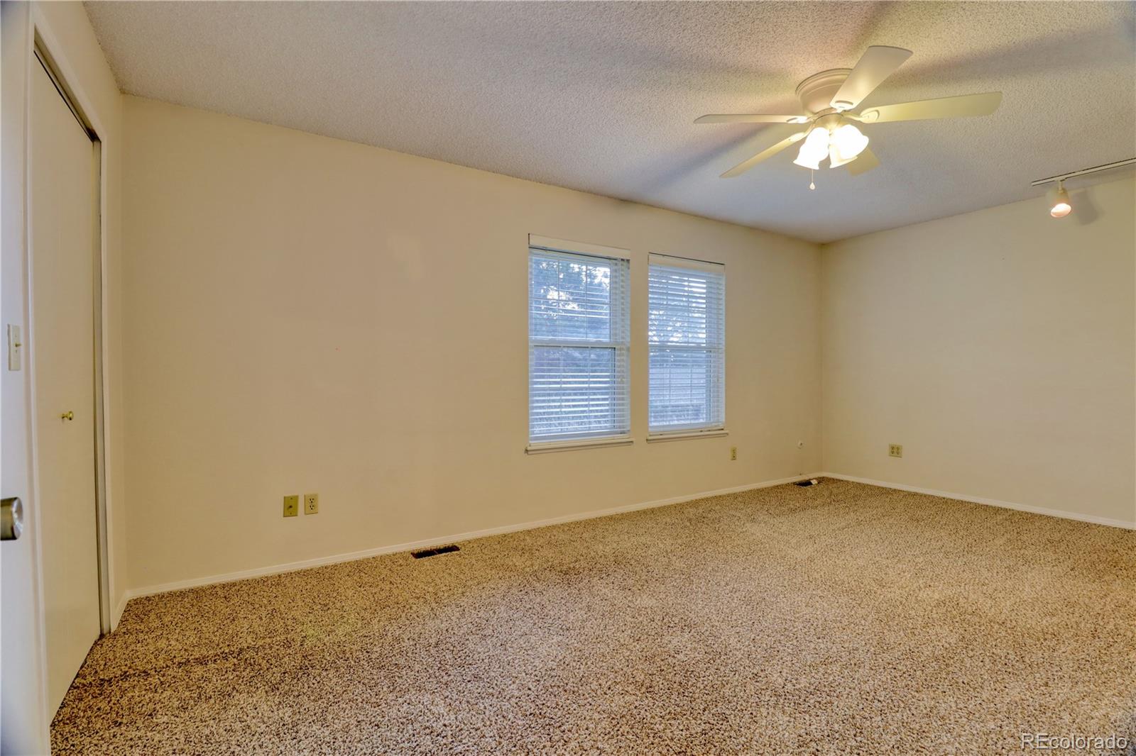 MLS Image #14 for 10320 e jewell avenue,aurora, Colorado