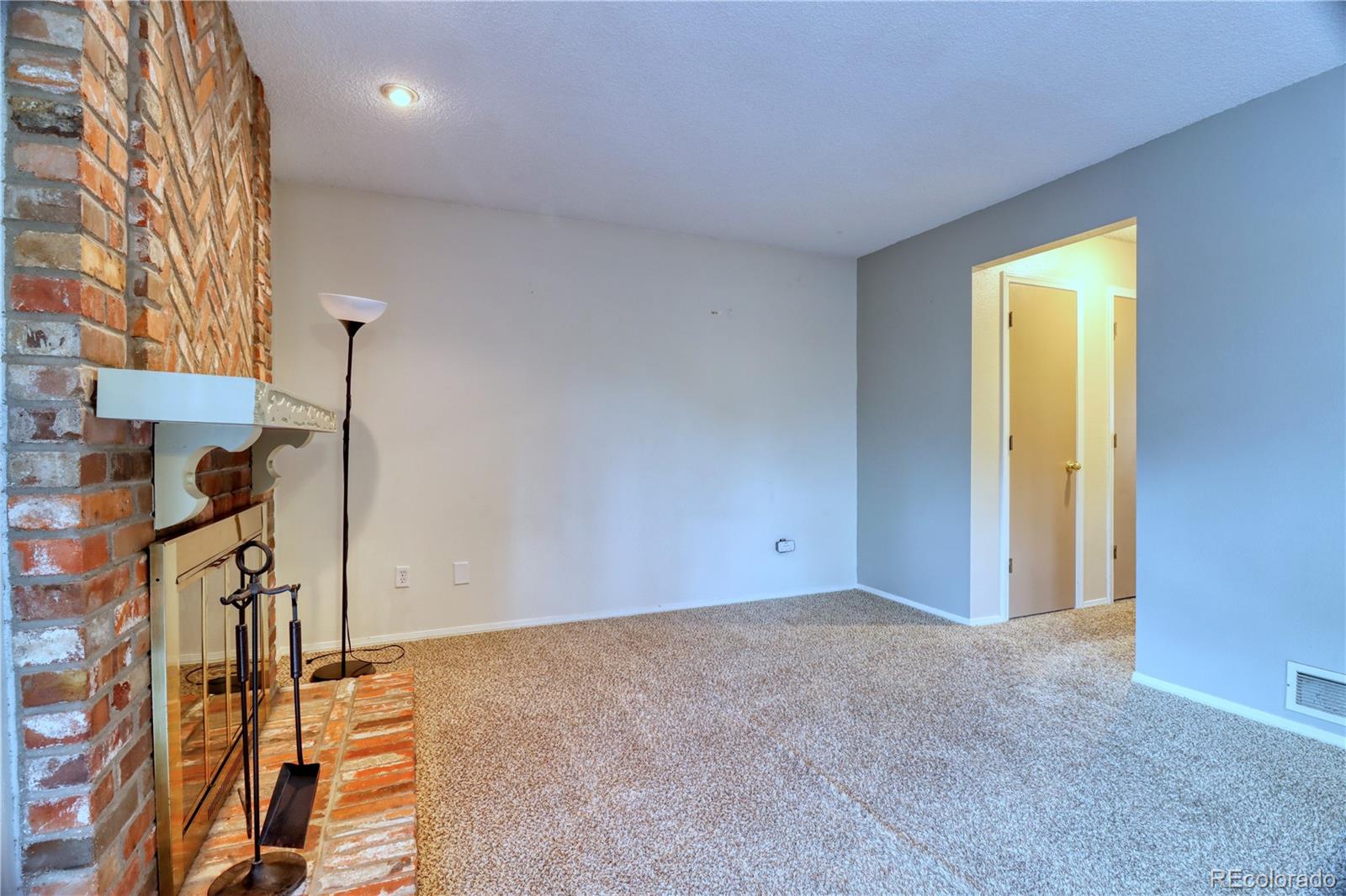 MLS Image #5 for 10320 e jewell avenue,aurora, Colorado