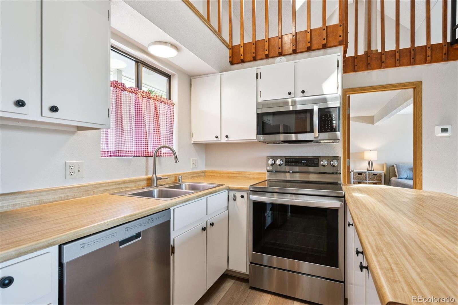 MLS Image #3 for 5250 s huron way,littleton, Colorado
