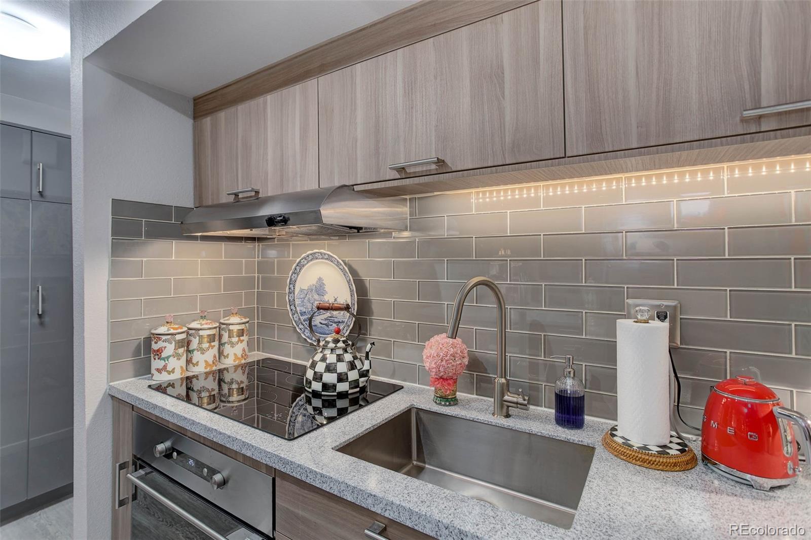 MLS Image #11 for 2  adams street 809,denver, Colorado