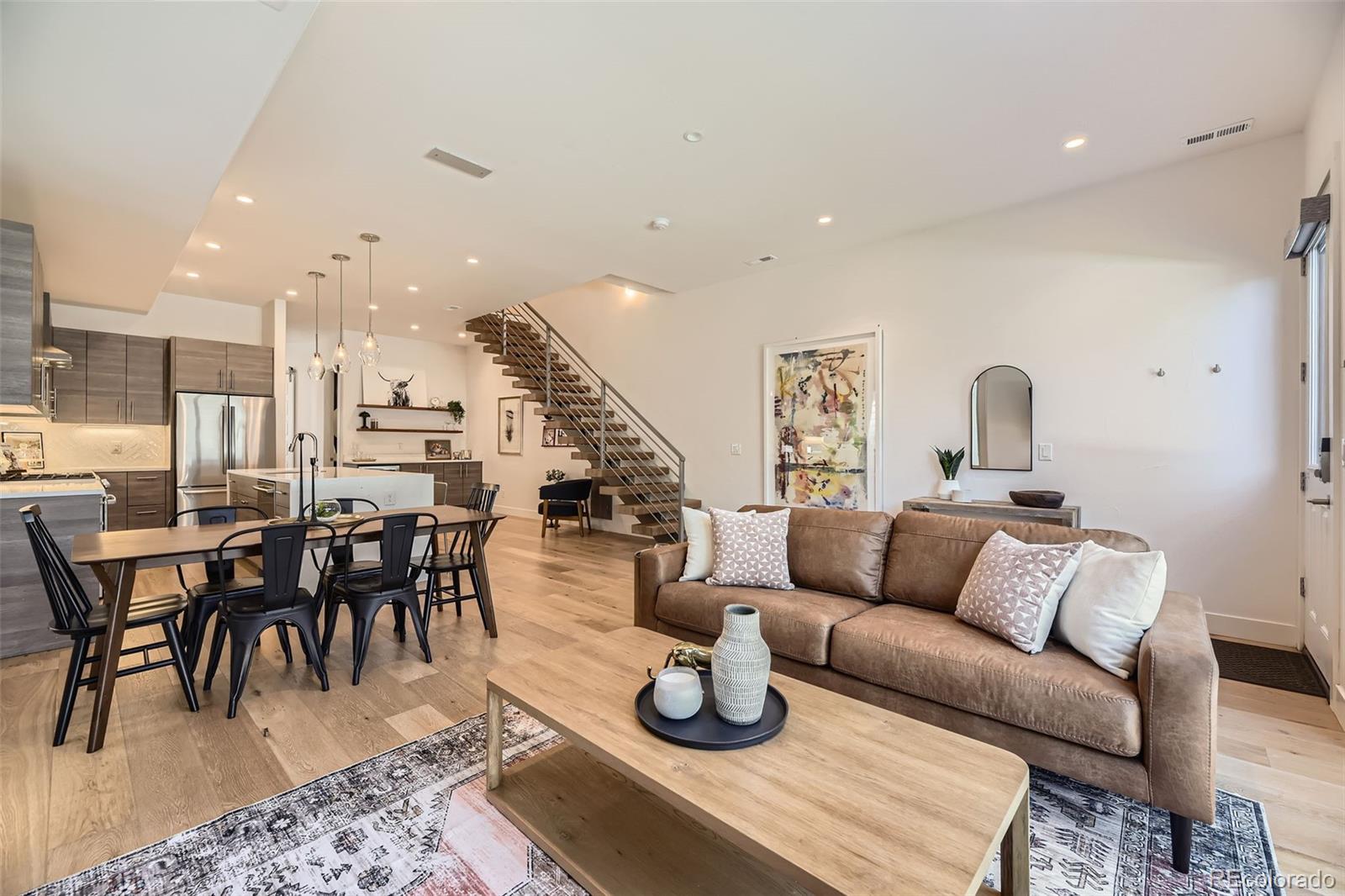 MLS Image #4 for 2525 s pearl street,denver, Colorado