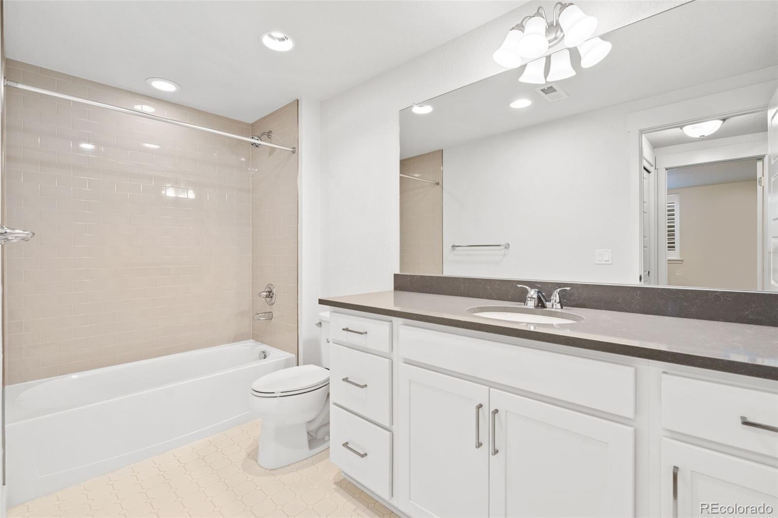 MLS Image #14 for 10295 e 59th avenue,denver, Colorado