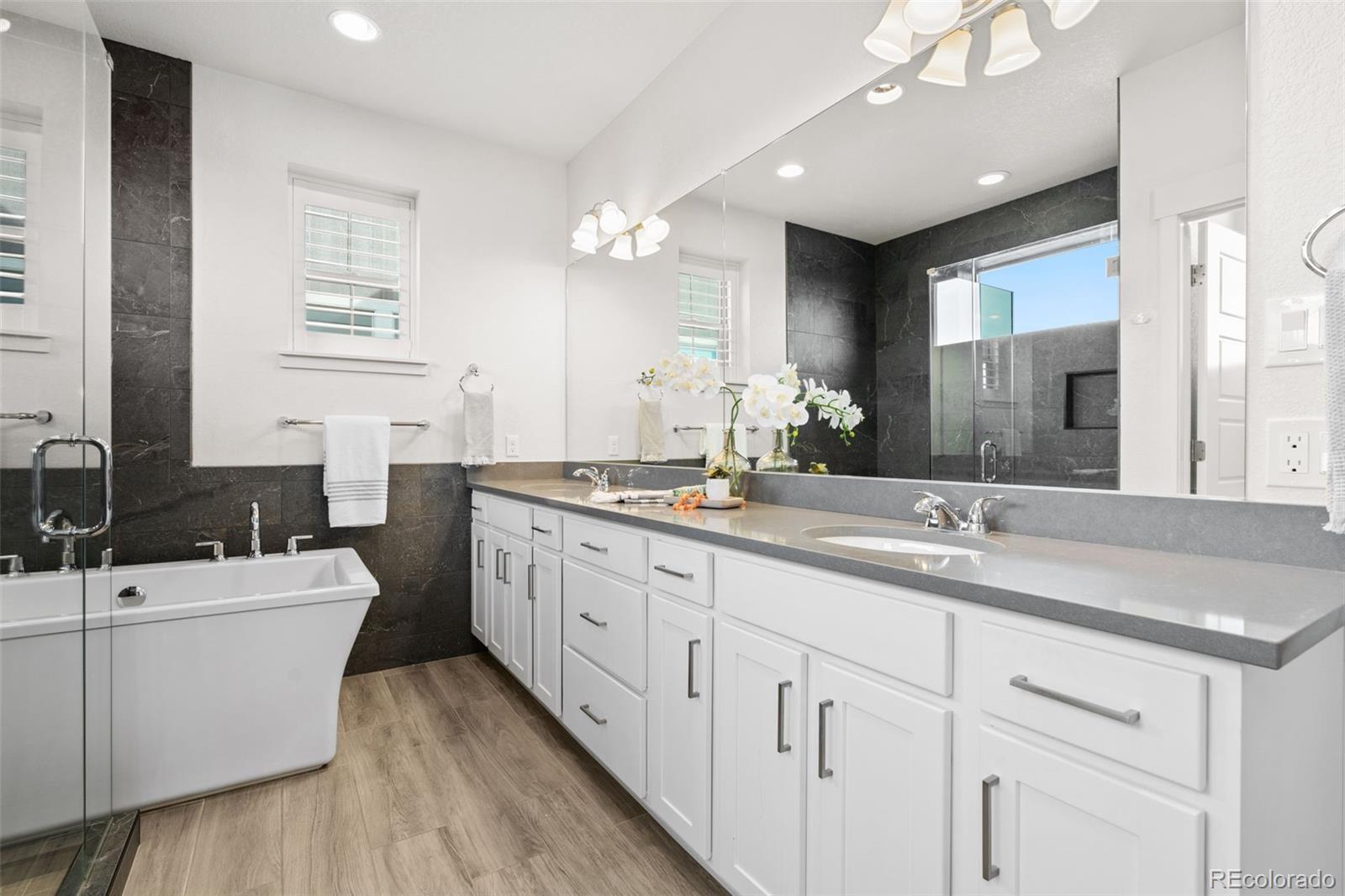 MLS Image #17 for 10295 e 59th avenue,denver, Colorado