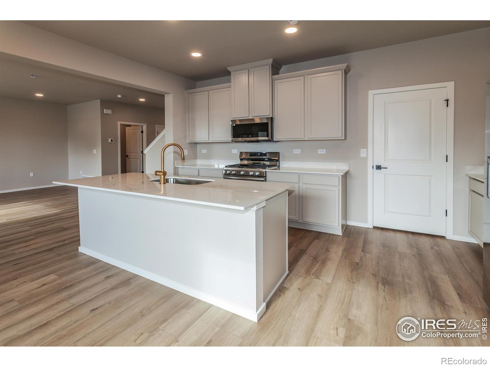 MLS Image #11 for 1590  sunflower way,johnstown, Colorado