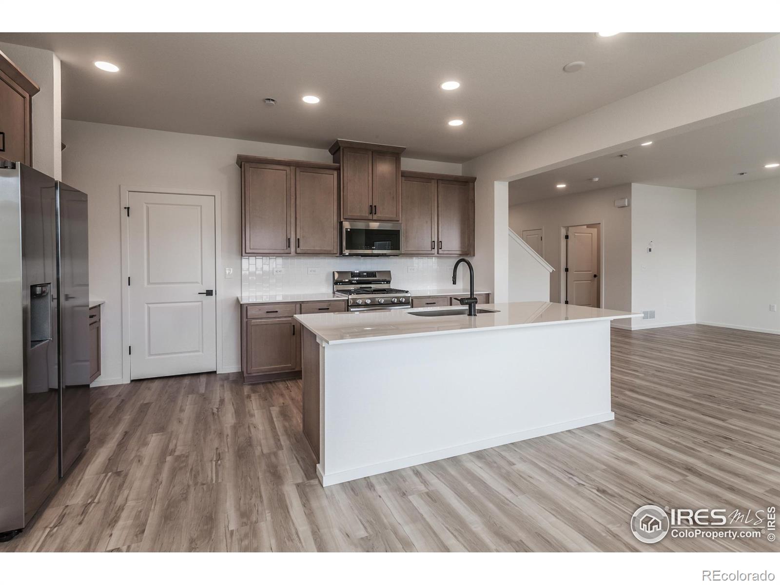 MLS Image #10 for 1600  sunflower way,johnstown, Colorado
