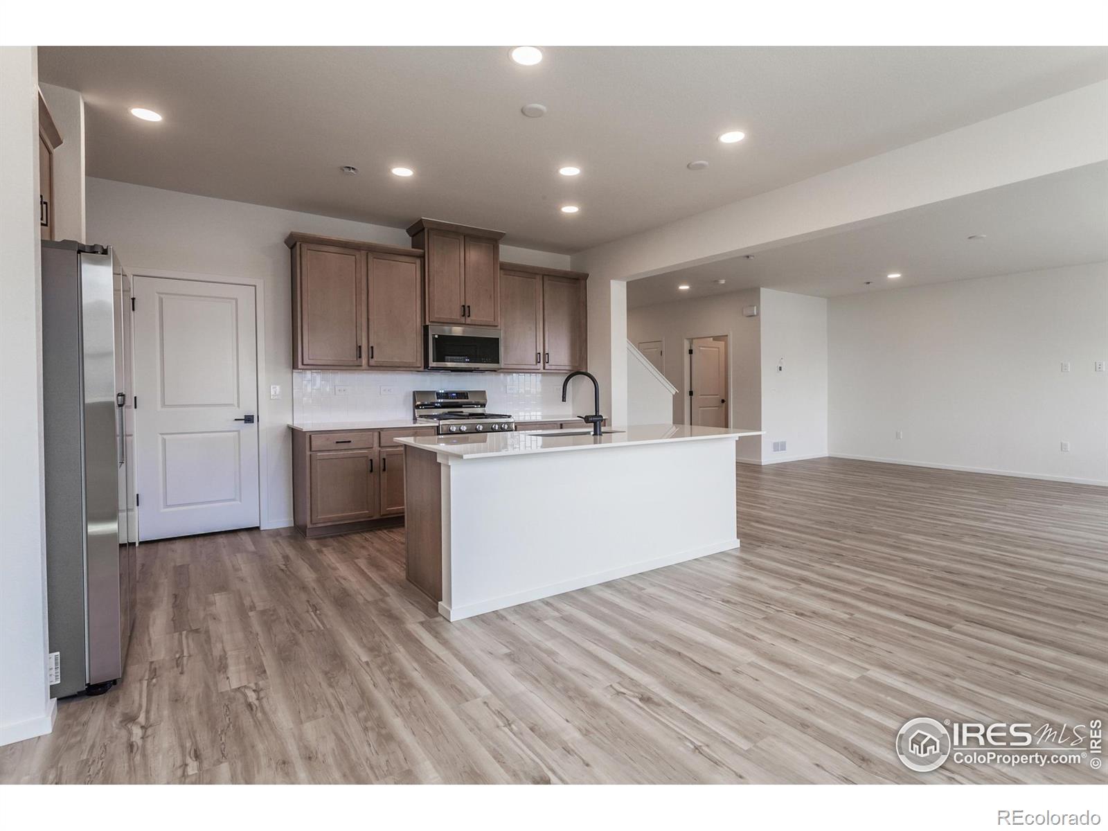 MLS Image #8 for 1600  sunflower way,johnstown, Colorado