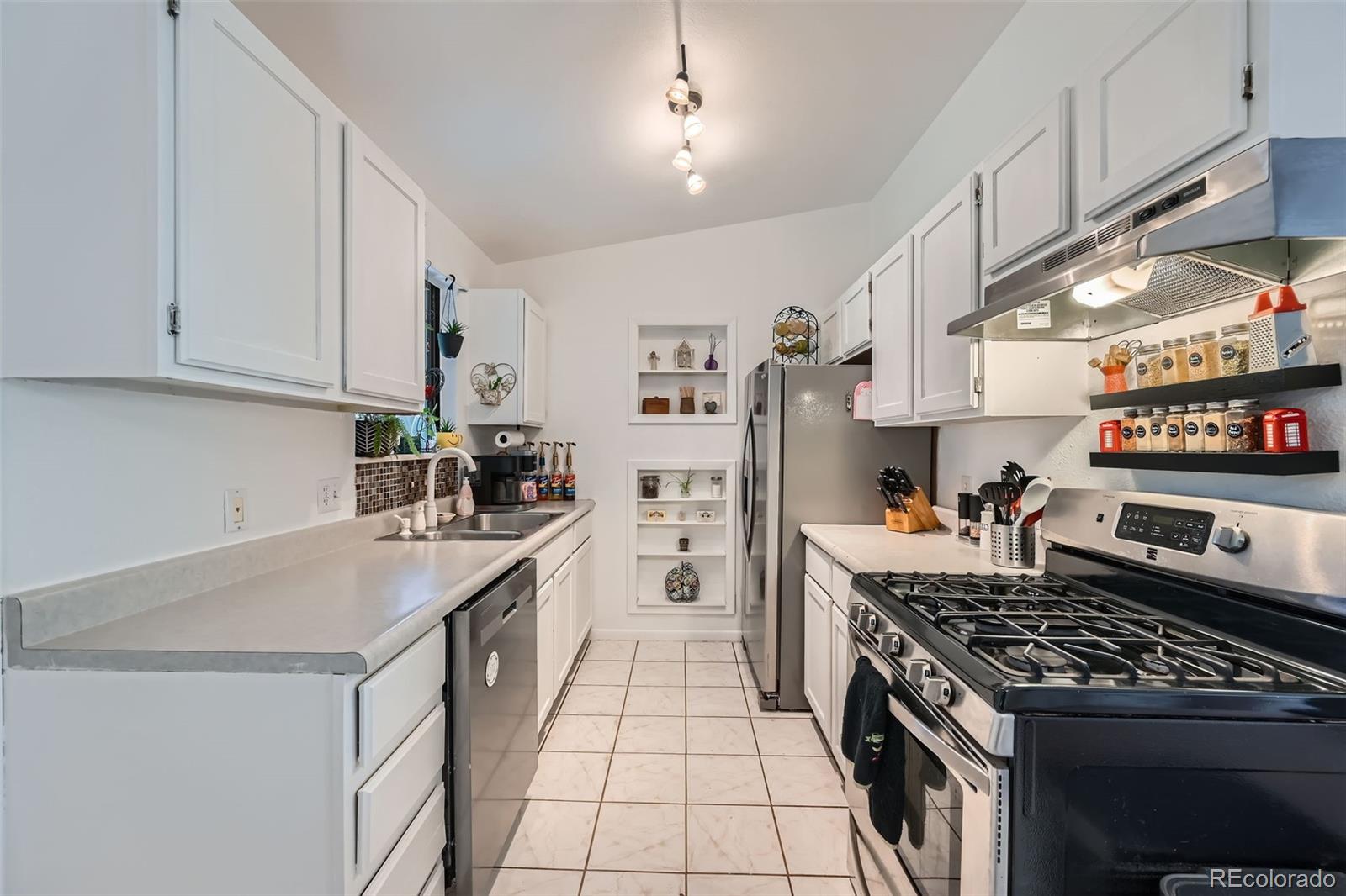 MLS Image #6 for 17232 e oberlin place,aurora, Colorado