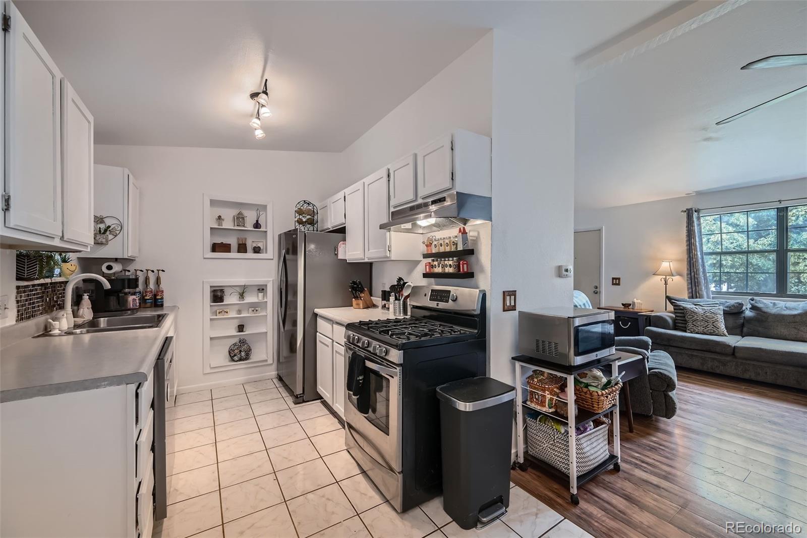 MLS Image #7 for 17232 e oberlin place,aurora, Colorado