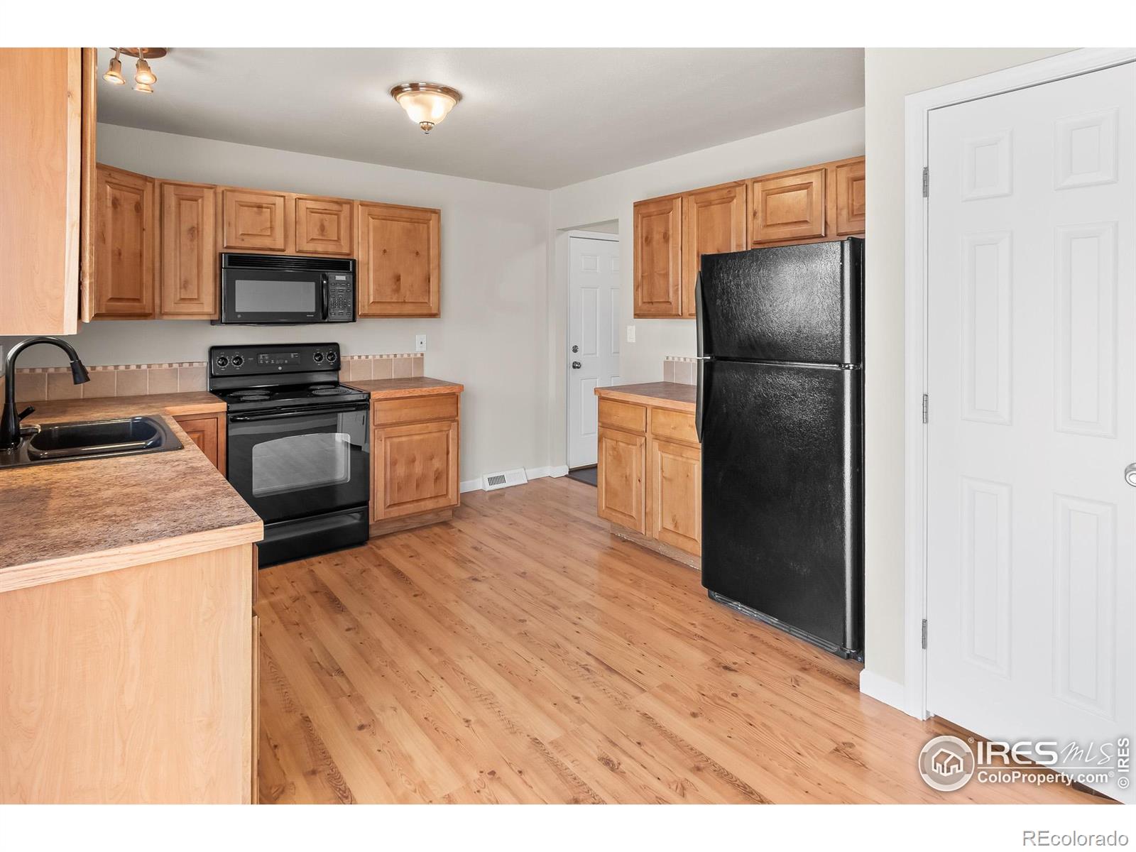 MLS Image #8 for 422  38th avenue,greeley, Colorado