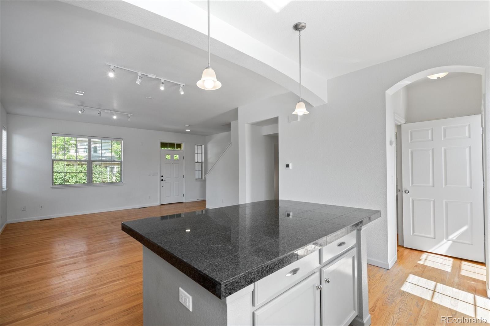 MLS Image #14 for 701 n roslyn street,denver, Colorado
