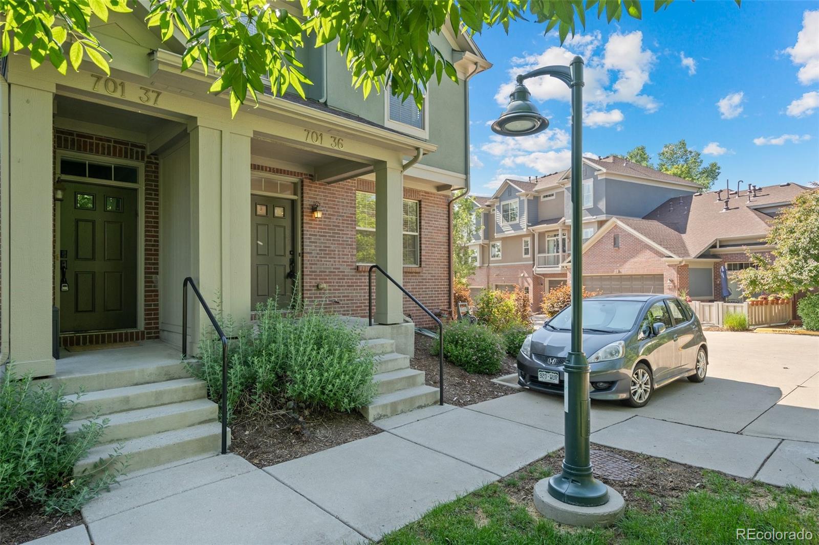 MLS Image #2 for 701 n roslyn street,denver, Colorado