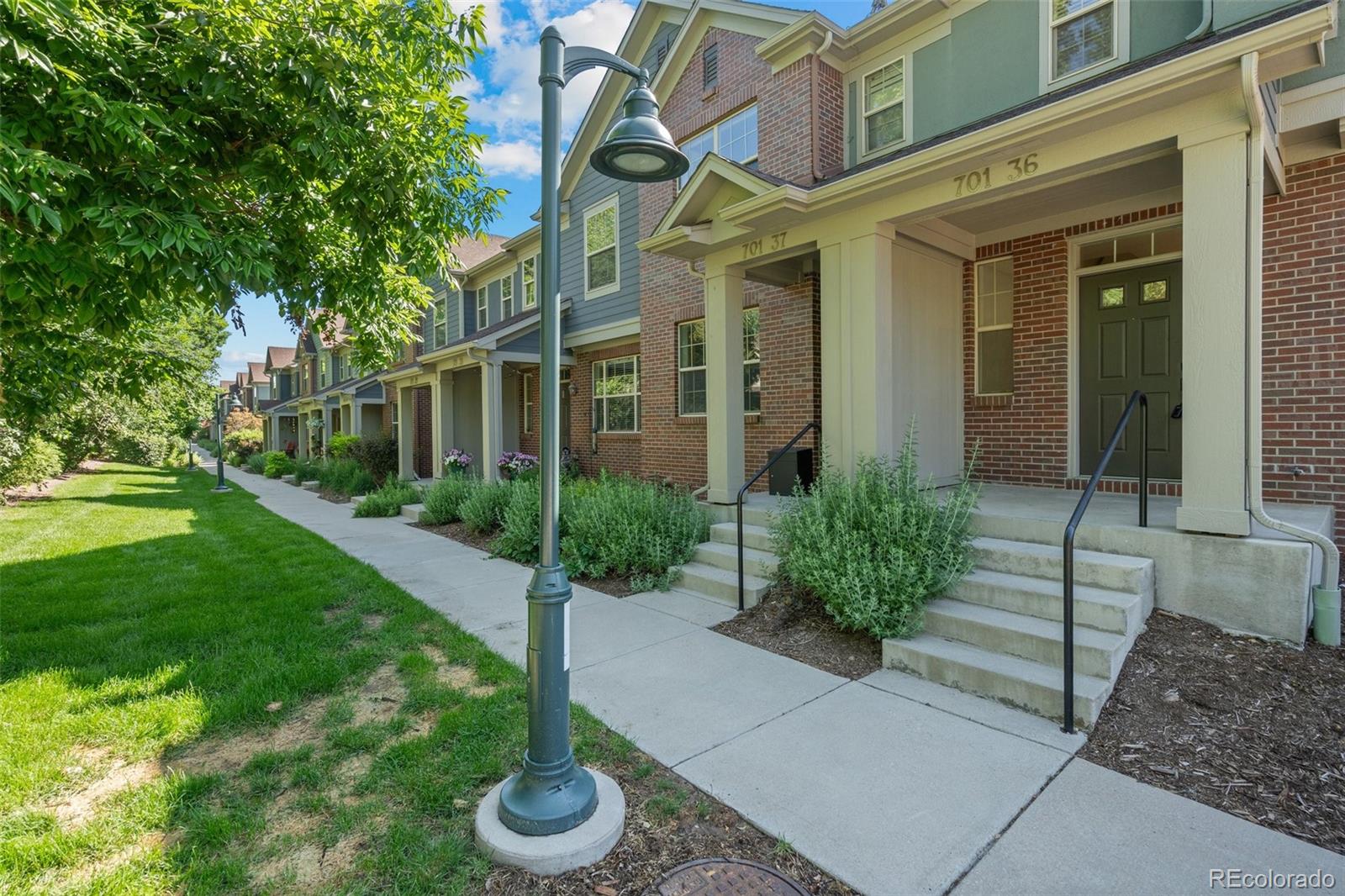 MLS Image #3 for 701 n roslyn street,denver, Colorado