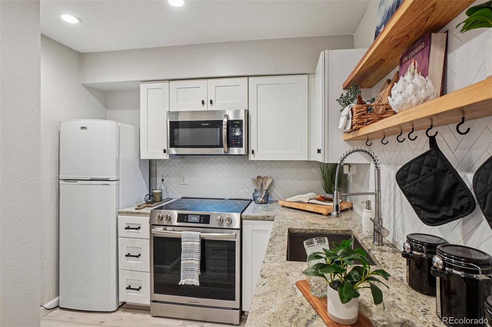 MLS Image #23 for 5300 e cherry creek south drive  918,denver, Colorado