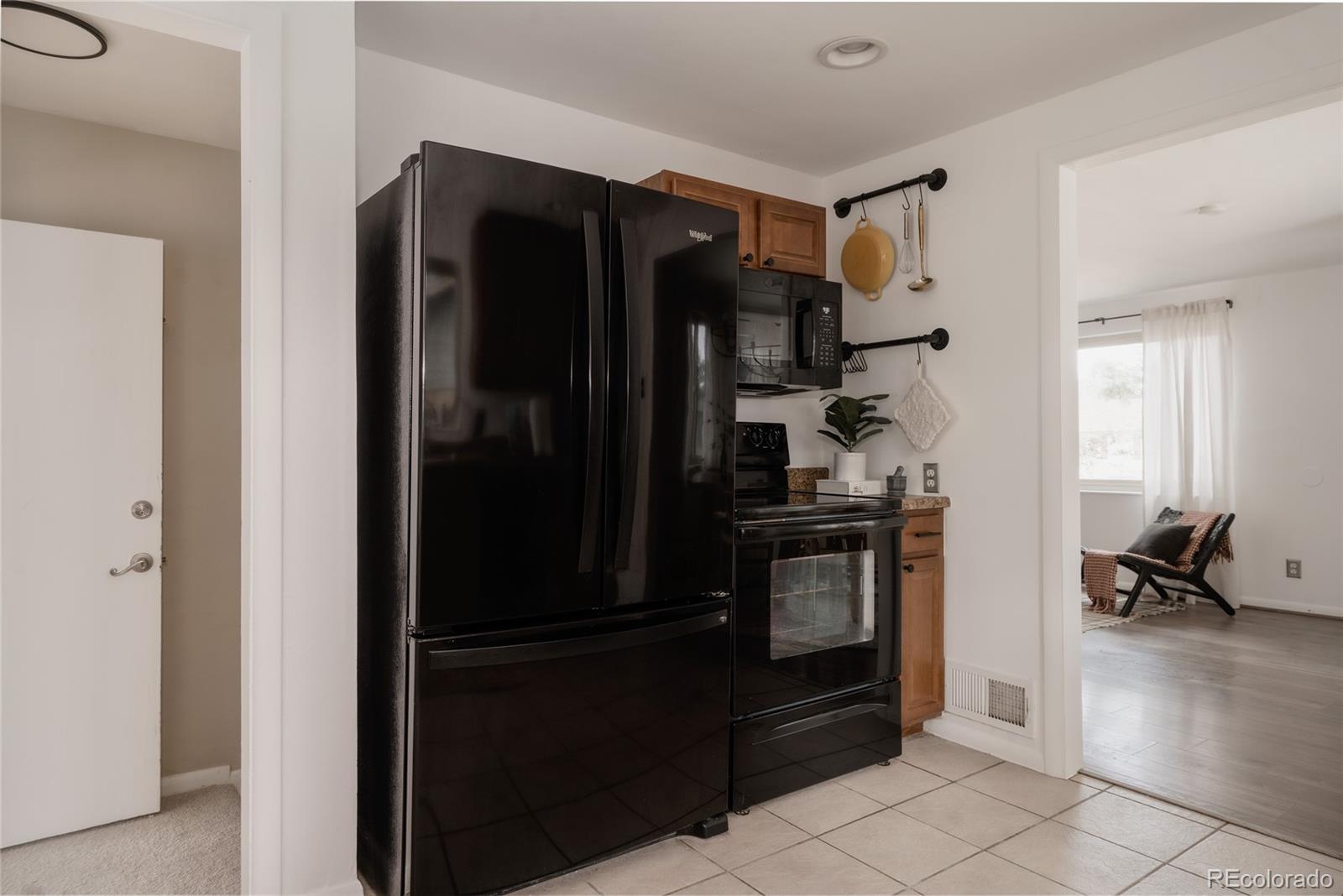 MLS Image #10 for 916  florence street,aurora, Colorado