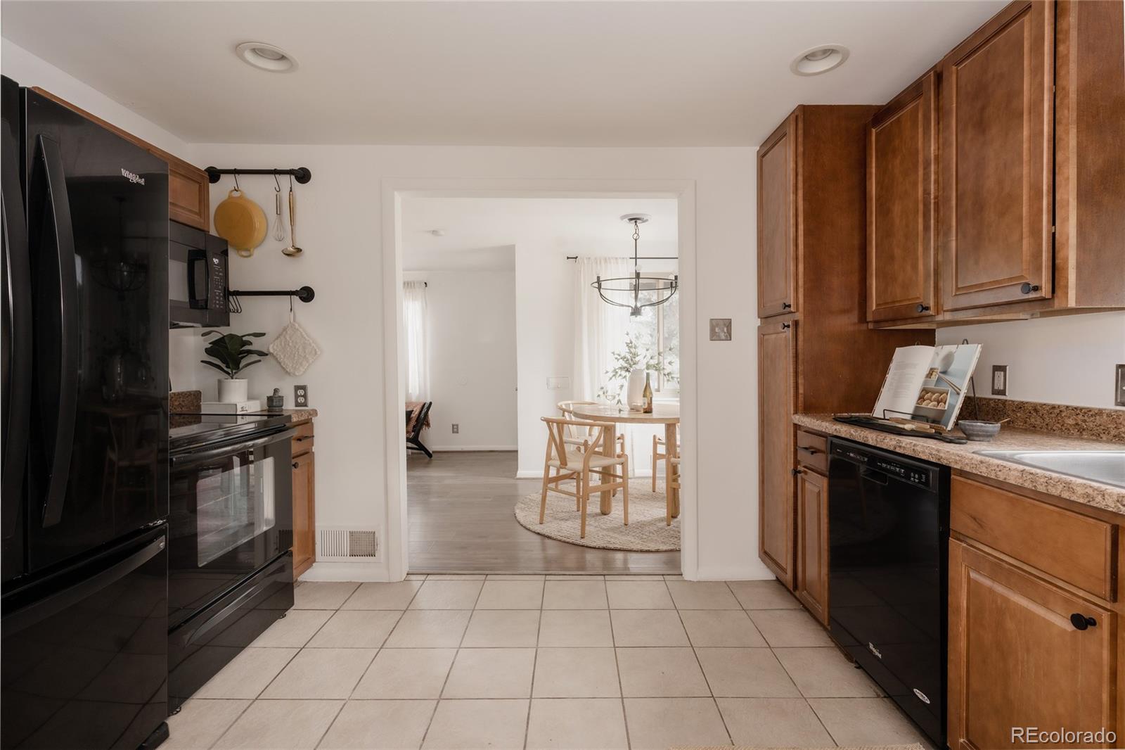MLS Image #7 for 916  florence street,aurora, Colorado