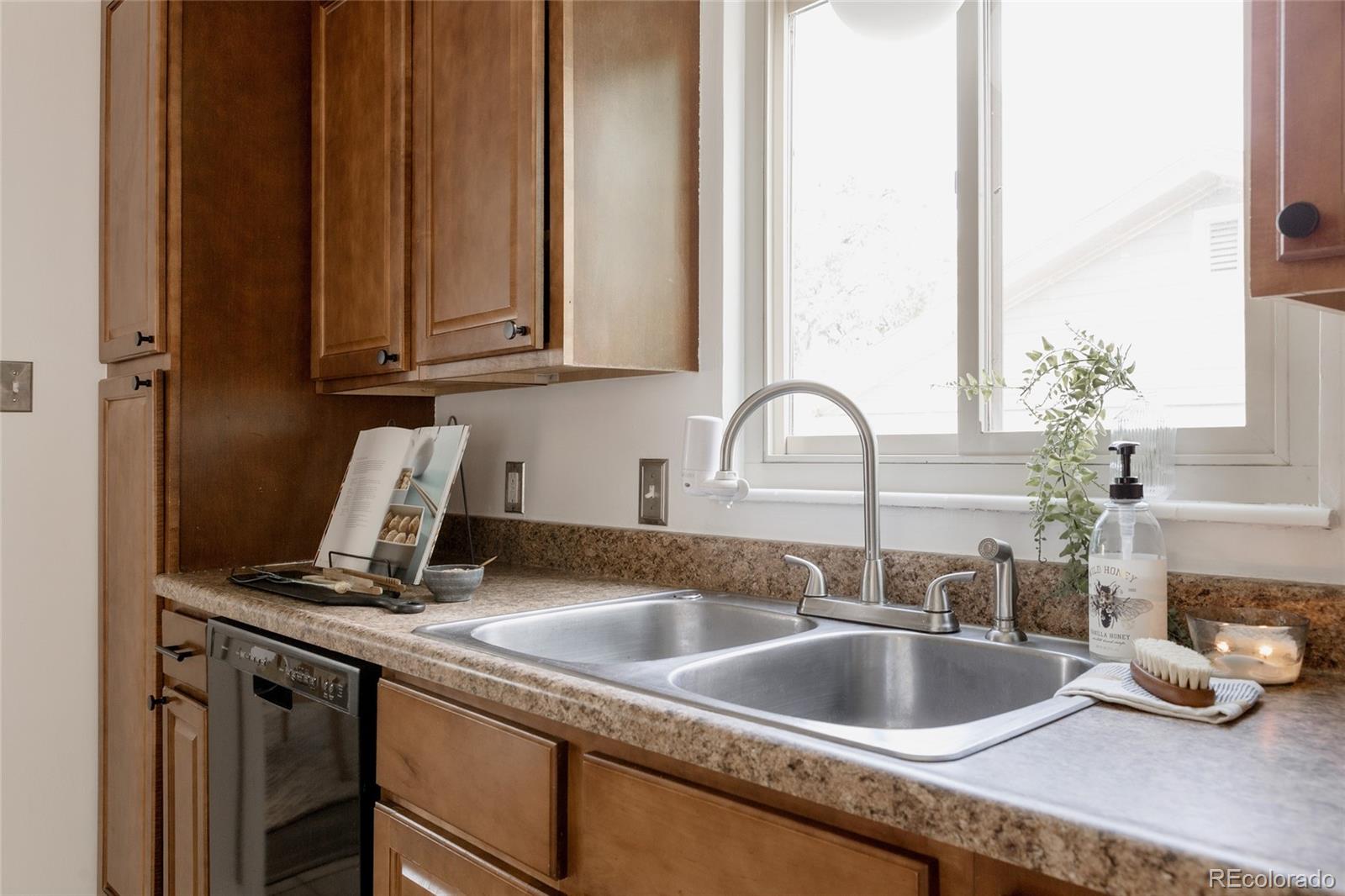 MLS Image #9 for 916  florence street,aurora, Colorado