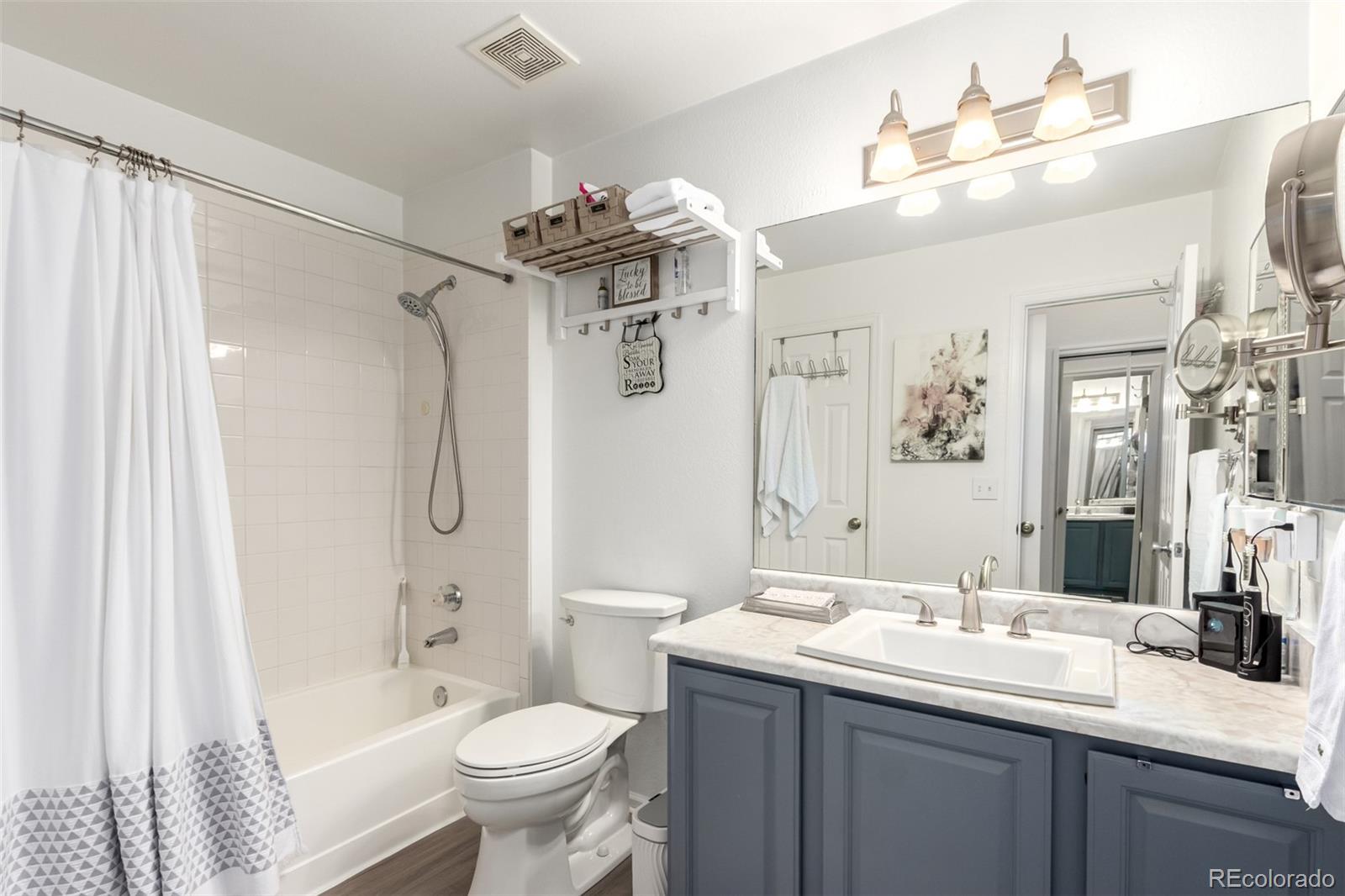 MLS Image #18 for 1885 s quebec way,denver, Colorado