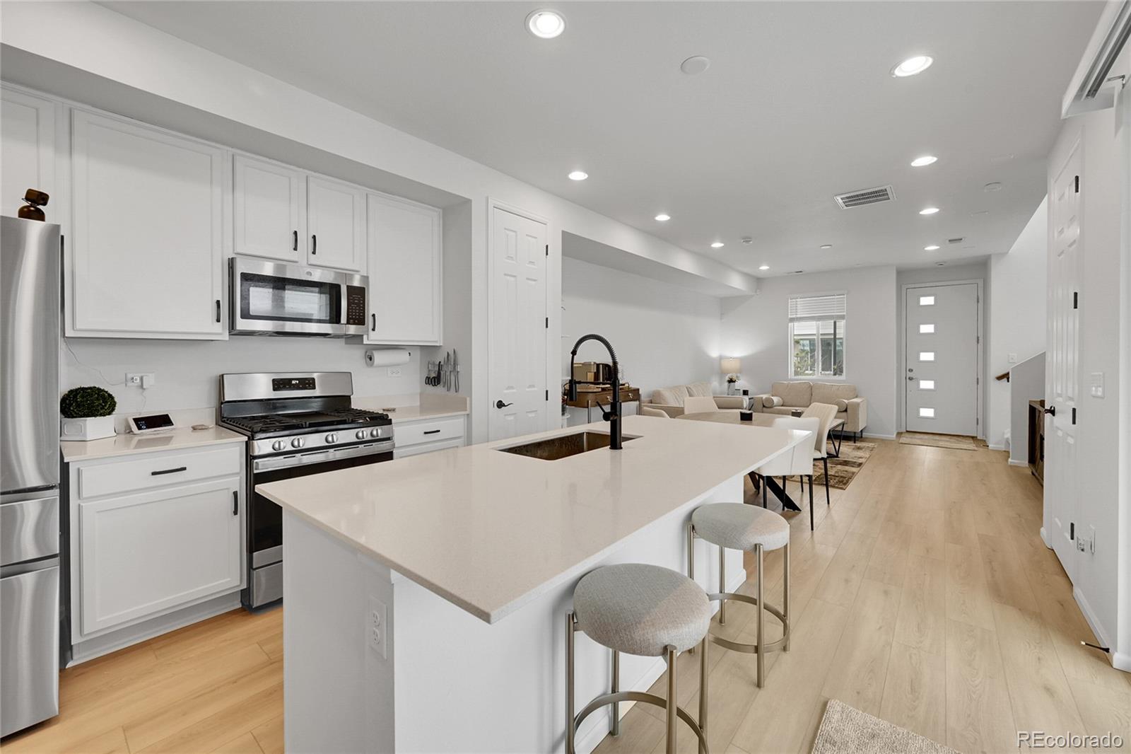 MLS Image #10 for 4612 s wenatchee street,aurora, Colorado