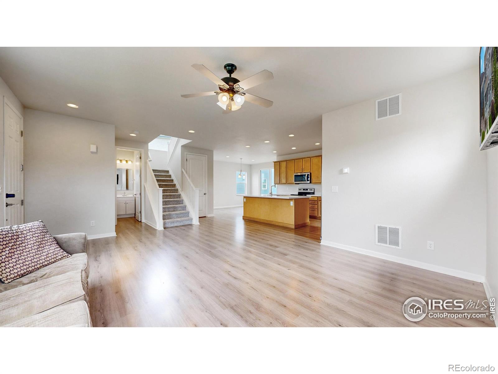 MLS Image #10 for 10604  reunion parkway,commerce city, Colorado