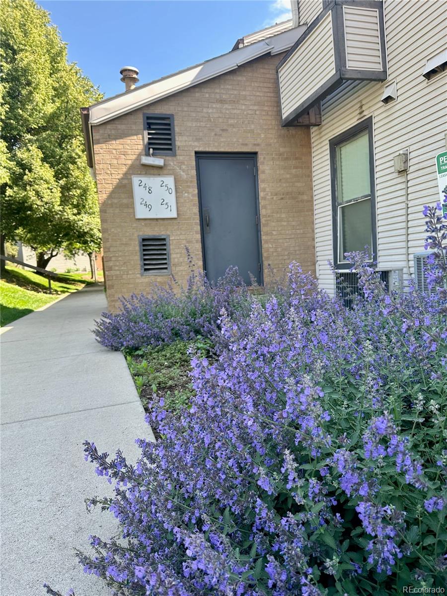 MLS Image #17 for 3550 s harlan street,denver, Colorado