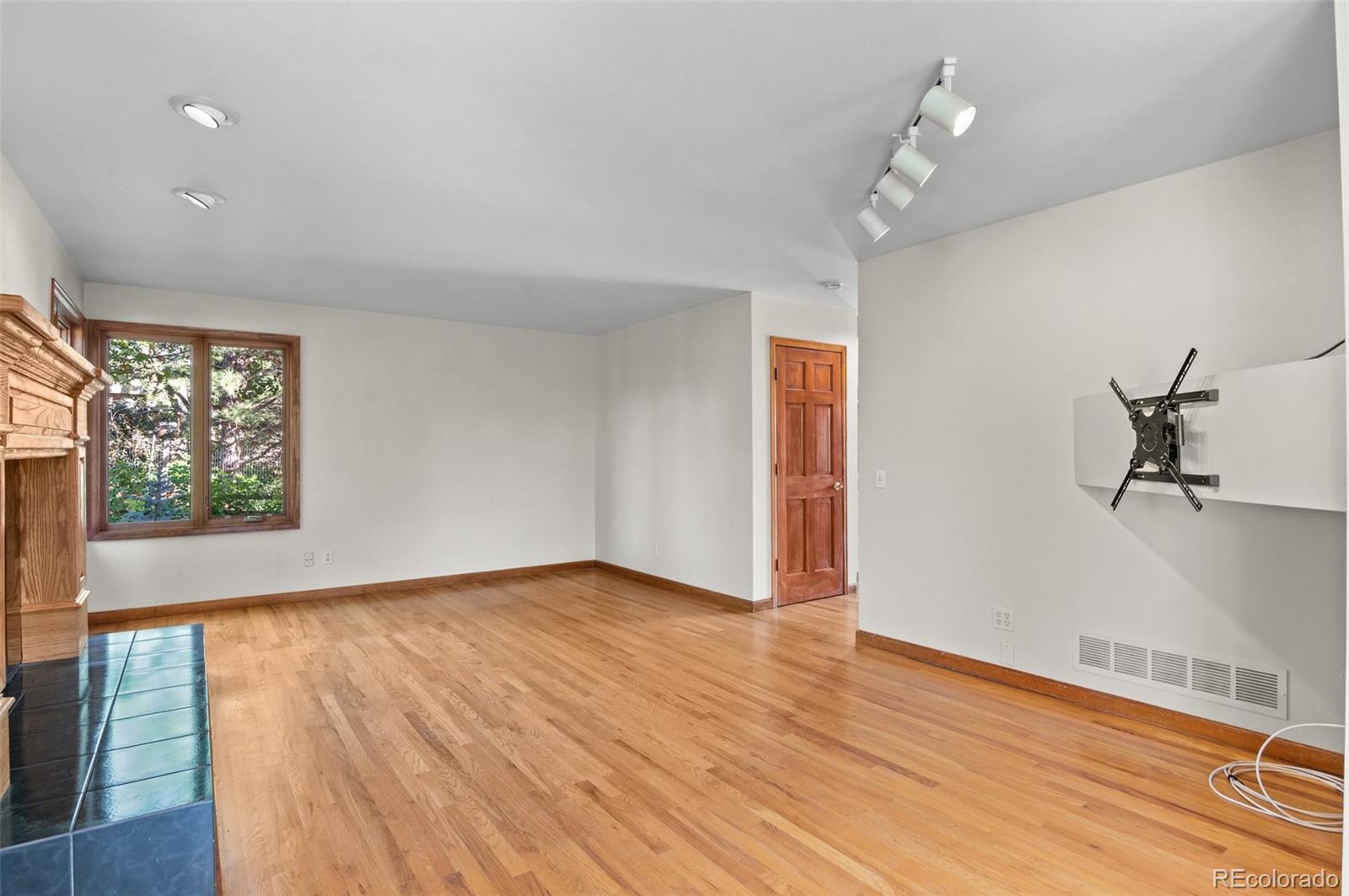 MLS Image #15 for 8000 s williams way,centennial, Colorado