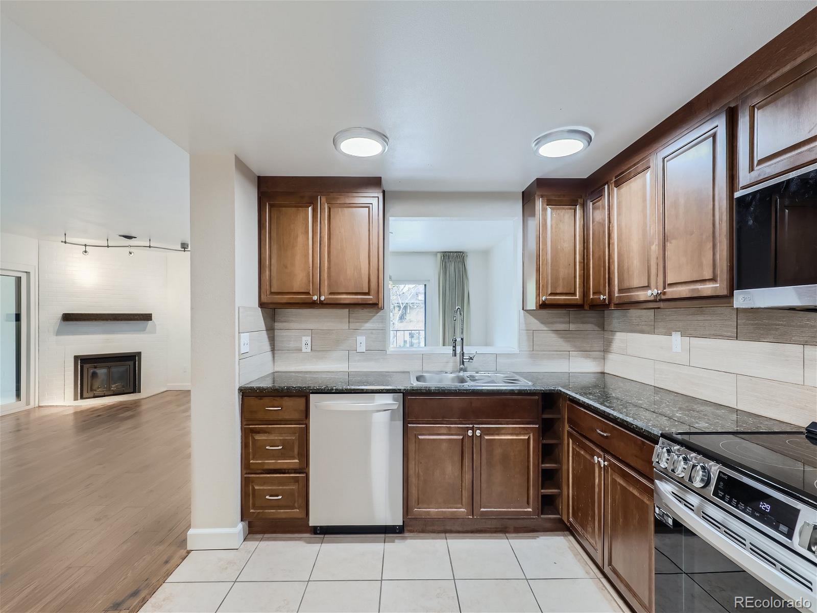 MLS Image #10 for 800  pearl street 204,denver, Colorado