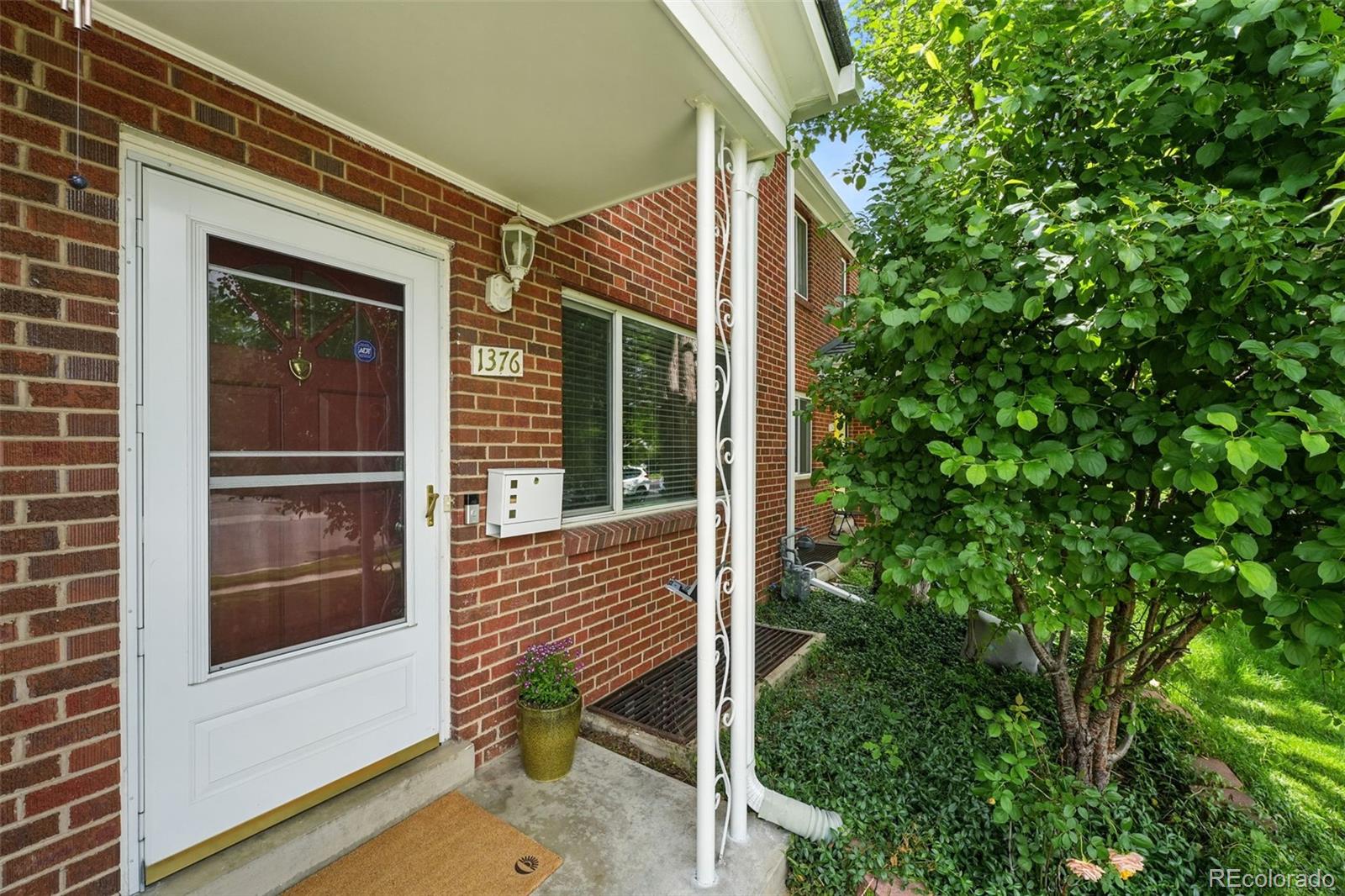 MLS Image #6 for 1376  ivanhoe street,denver, Colorado