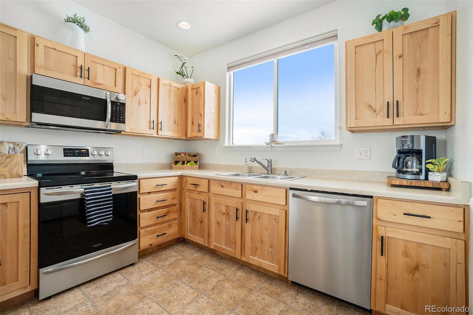 MLS Image #5 for 2137  day spring drive,windsor, Colorado