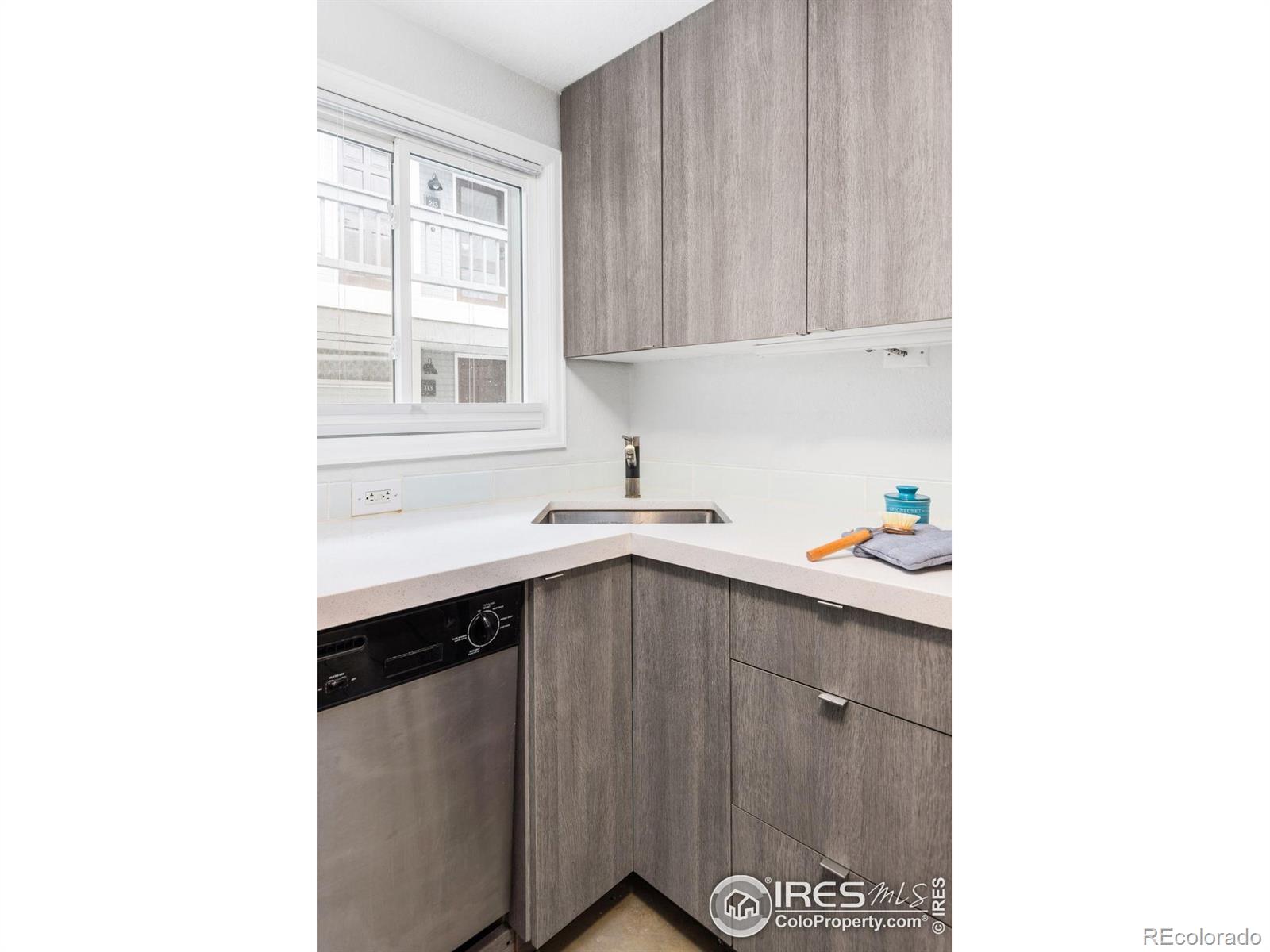 MLS Image #11 for 2201  pearl street,boulder, Colorado