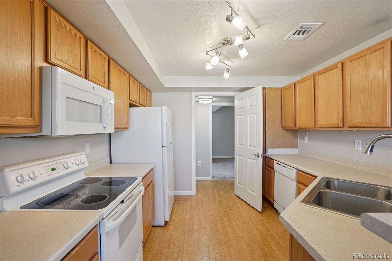 MLS Image #21 for 5726 n genoa way 301,aurora, Colorado