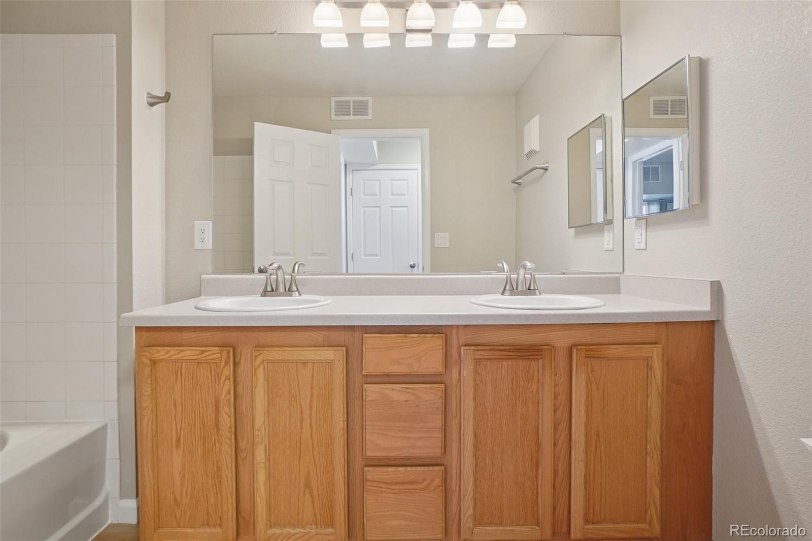 MLS Image #27 for 5726 n genoa way 301,aurora, Colorado
