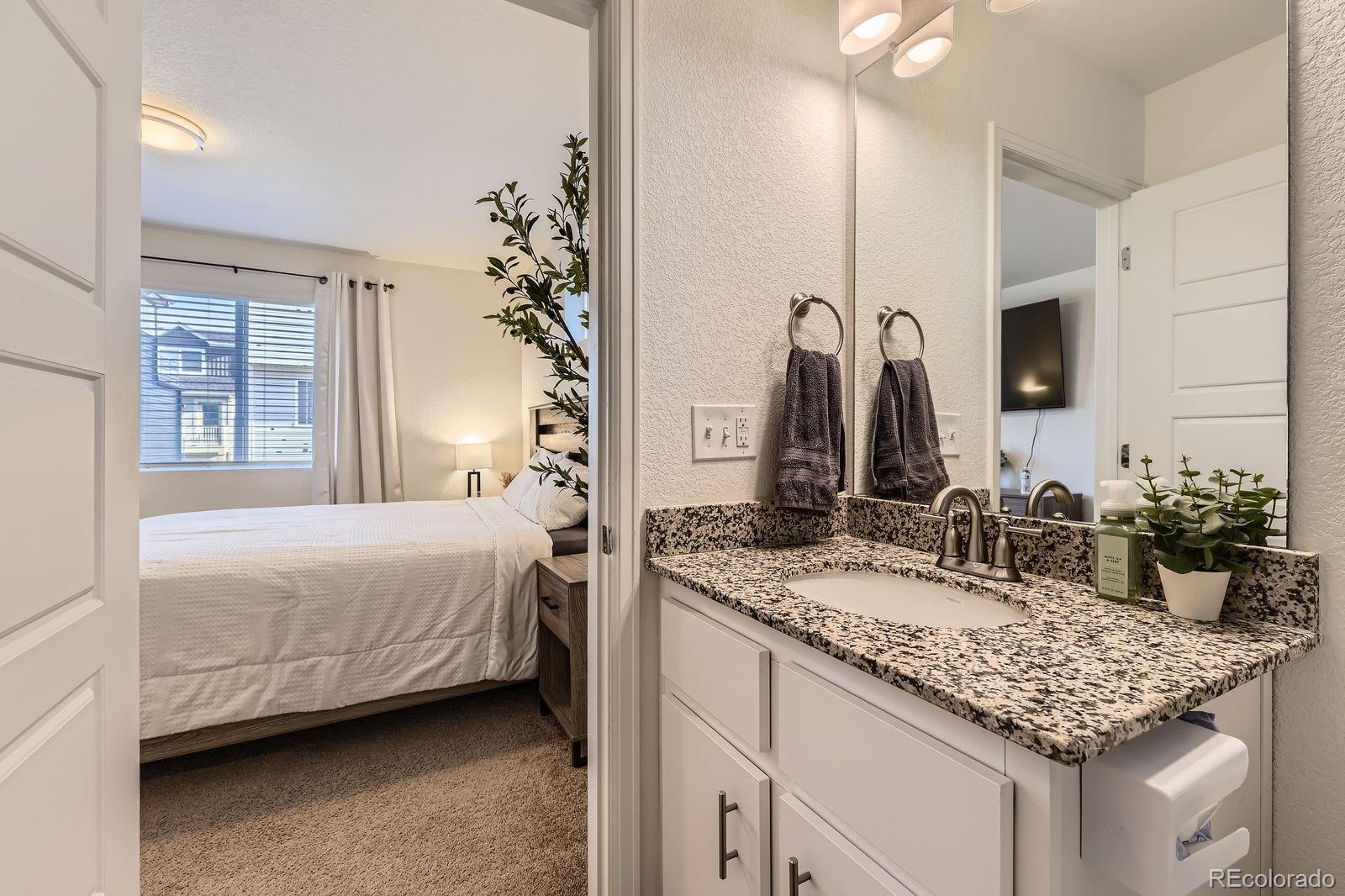 MLS Image #18 for 18270 e 51st place,denver, Colorado