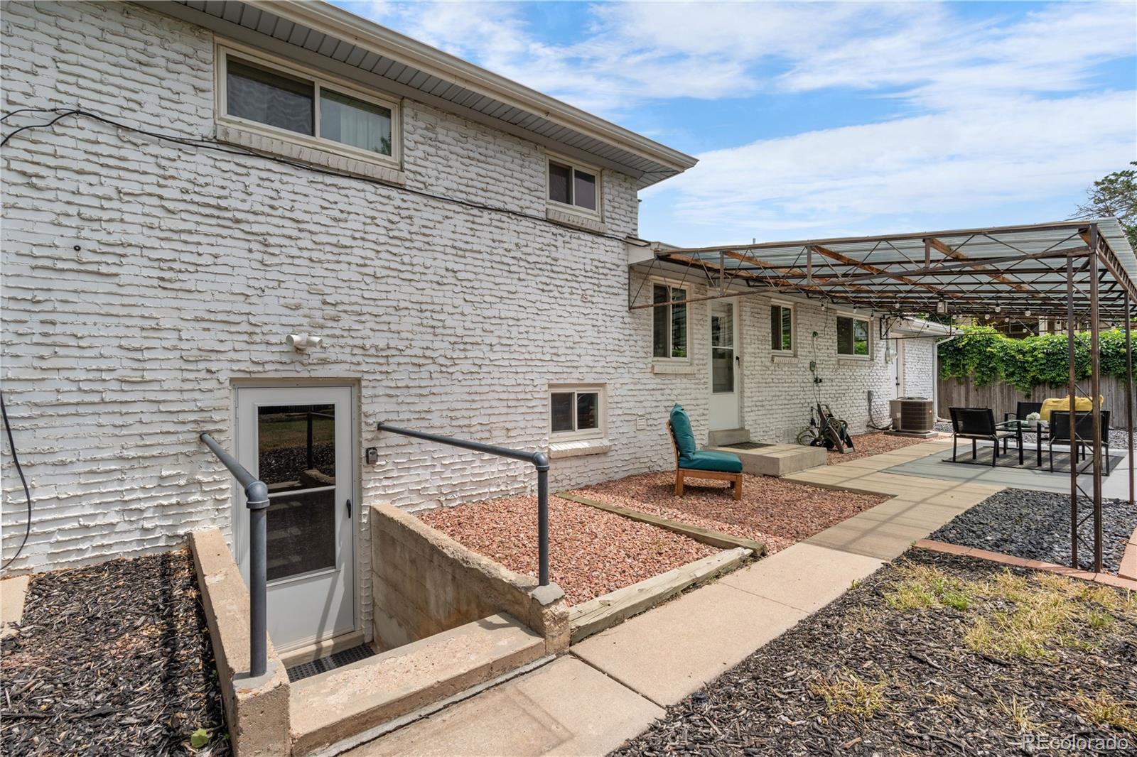 MLS Image #2 for 2075  oakland street,aurora, Colorado