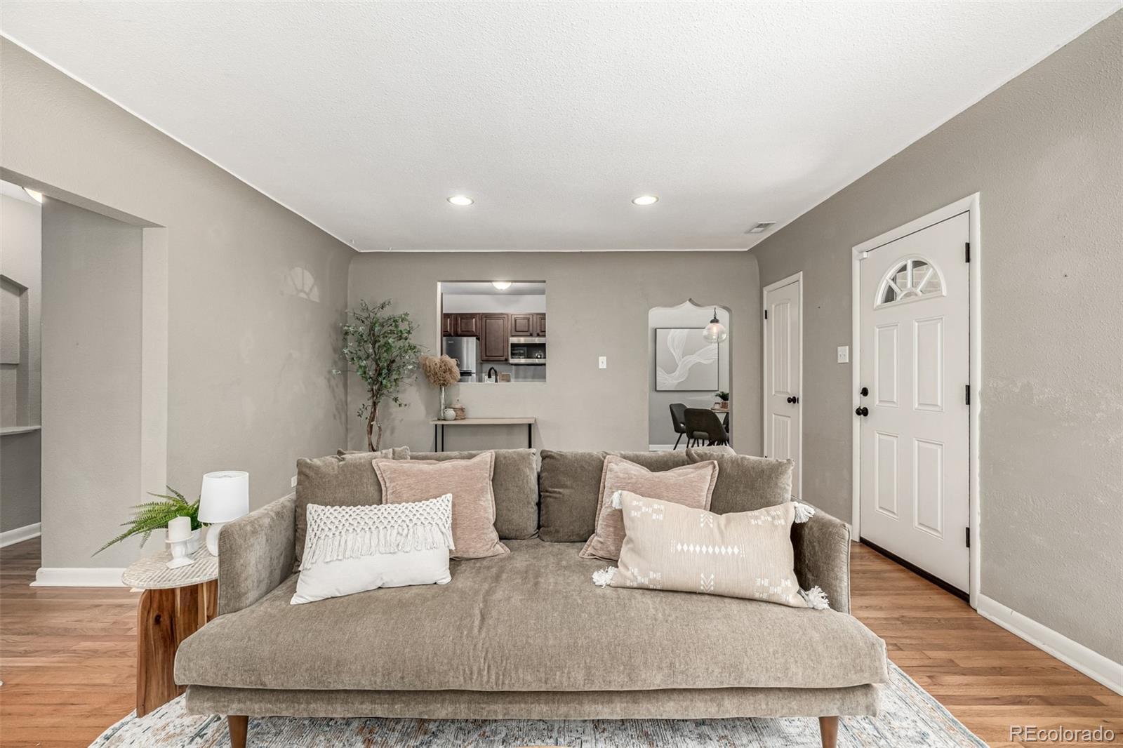 MLS Image #11 for 1635  poplar street,denver, Colorado