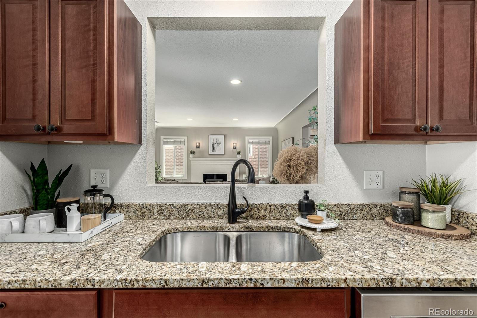 MLS Image #18 for 1635  poplar street,denver, Colorado