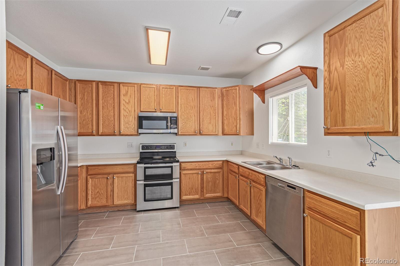 MLS Image #12 for 19466 e 59th drive,aurora, Colorado