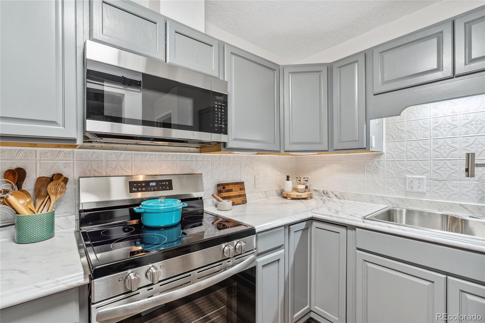 MLS Image #13 for 2835 s monaco parkway,denver, Colorado