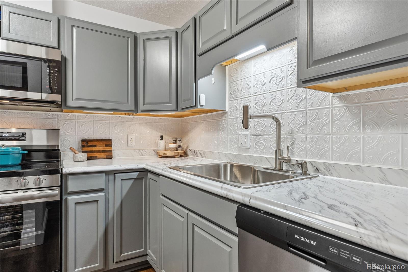 MLS Image #14 for 2835 s monaco parkway,denver, Colorado