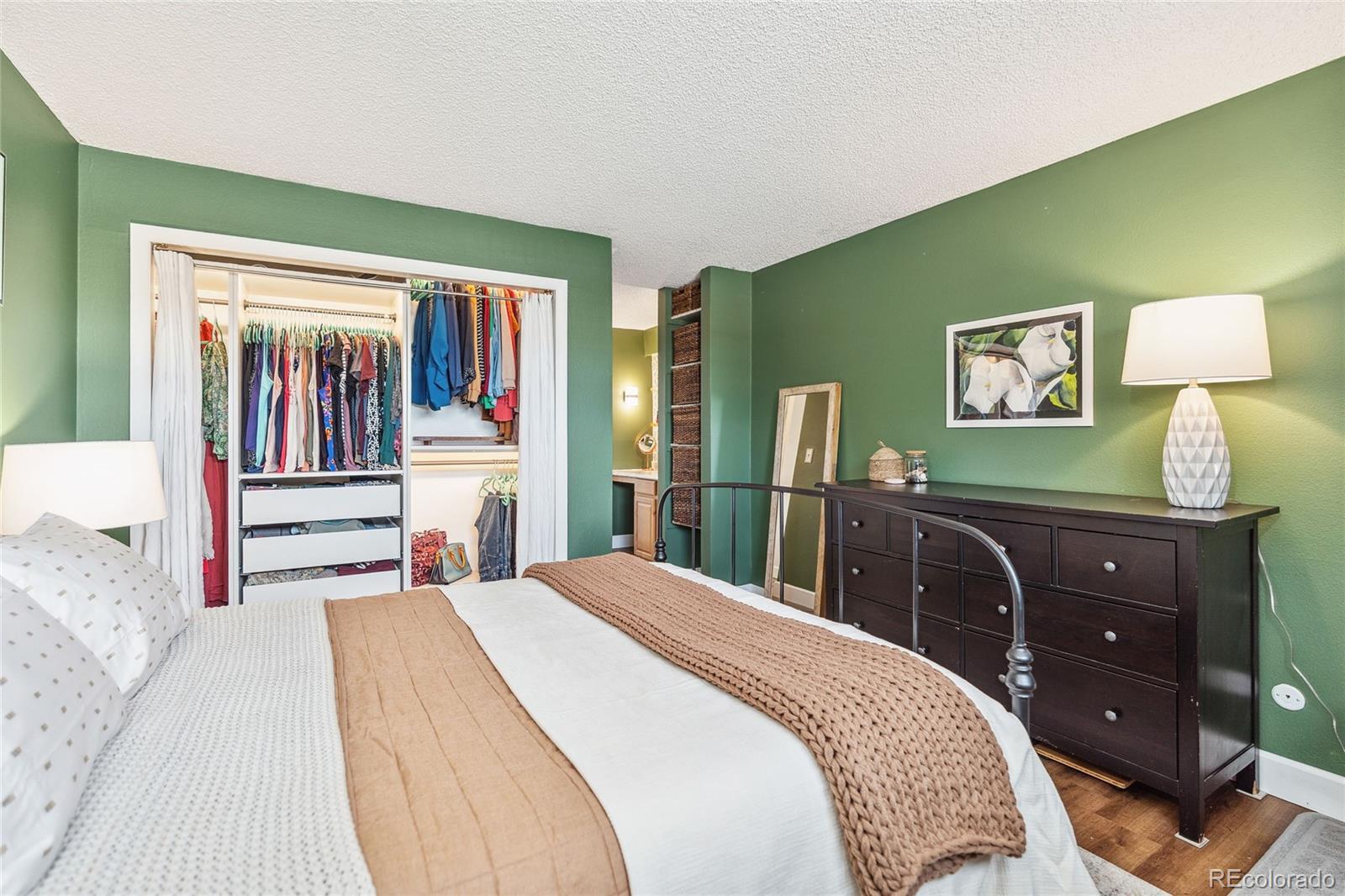 MLS Image #20 for 2835 s monaco parkway,denver, Colorado