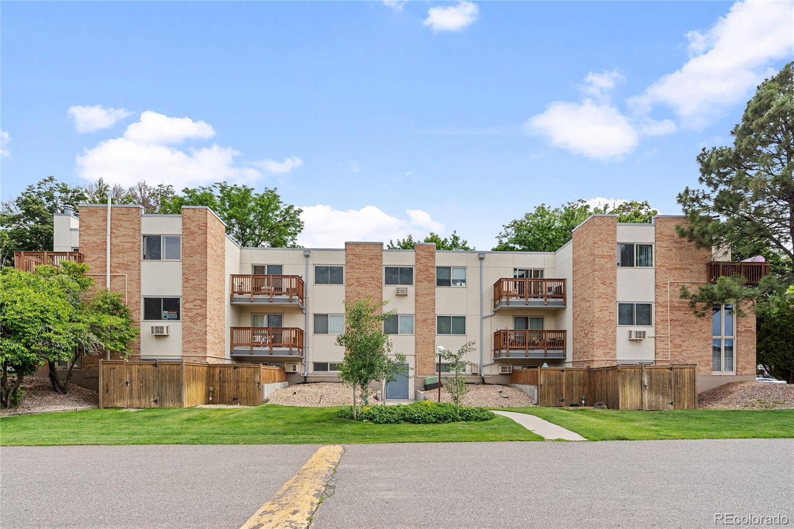 MLS Image #3 for 2835 s monaco parkway,denver, Colorado