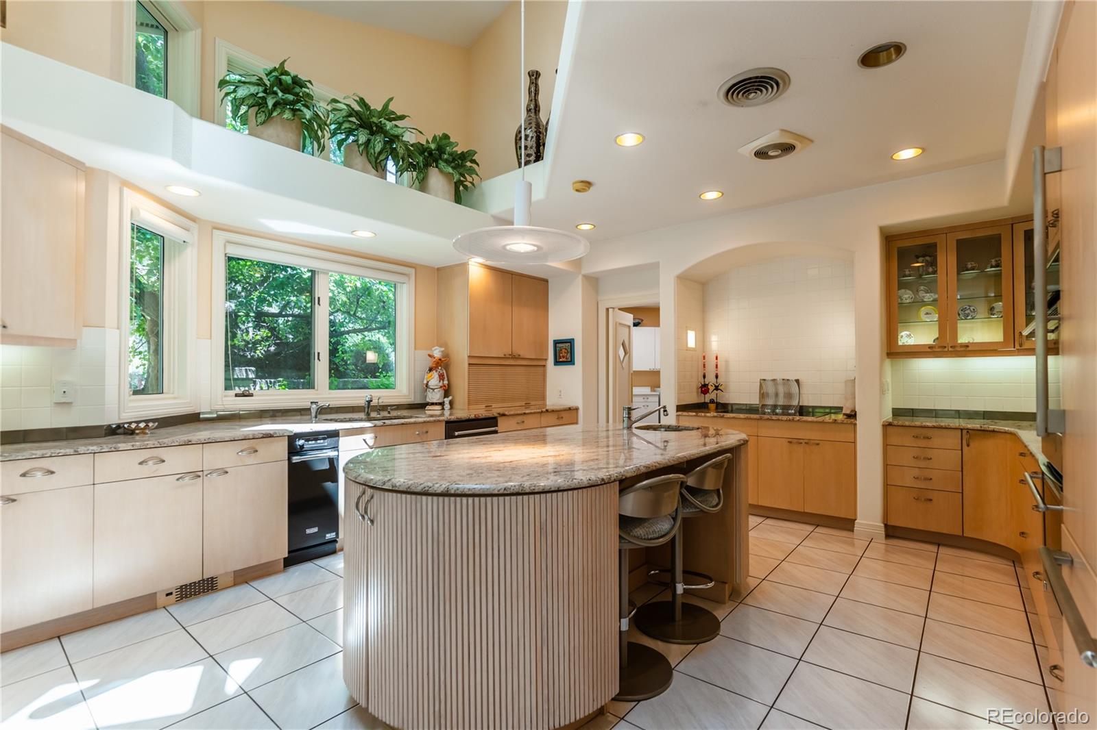 MLS Image #10 for 400 s steele street,denver, Colorado