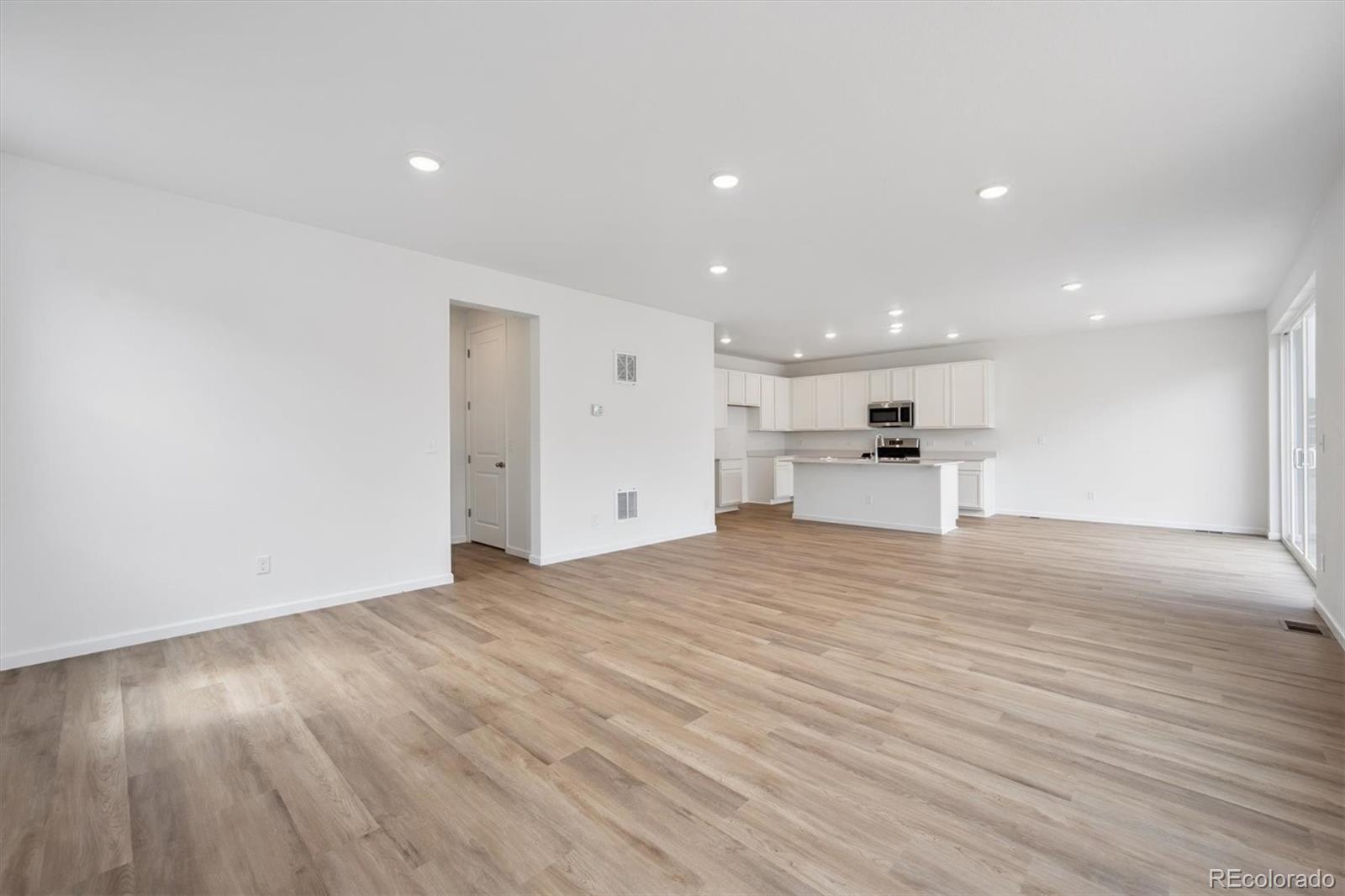 MLS Image #10 for 45927  wood thrush avenue,bennett, Colorado