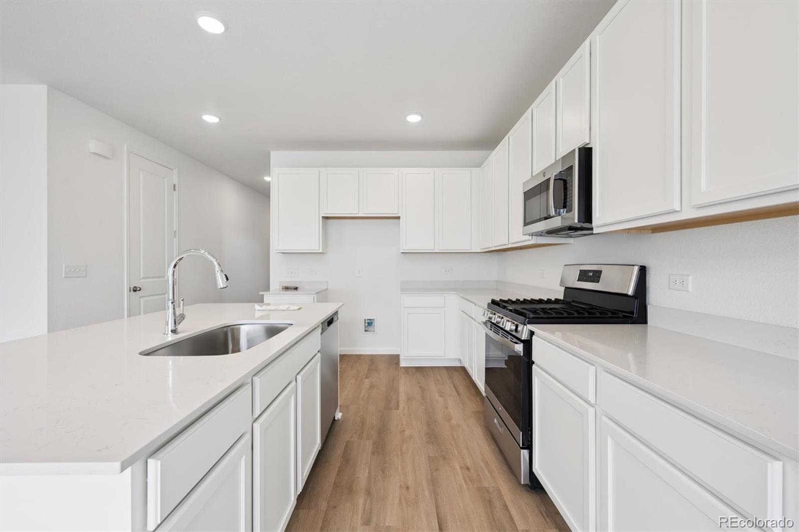 MLS Image #7 for 45927  wood thrush avenue,bennett, Colorado