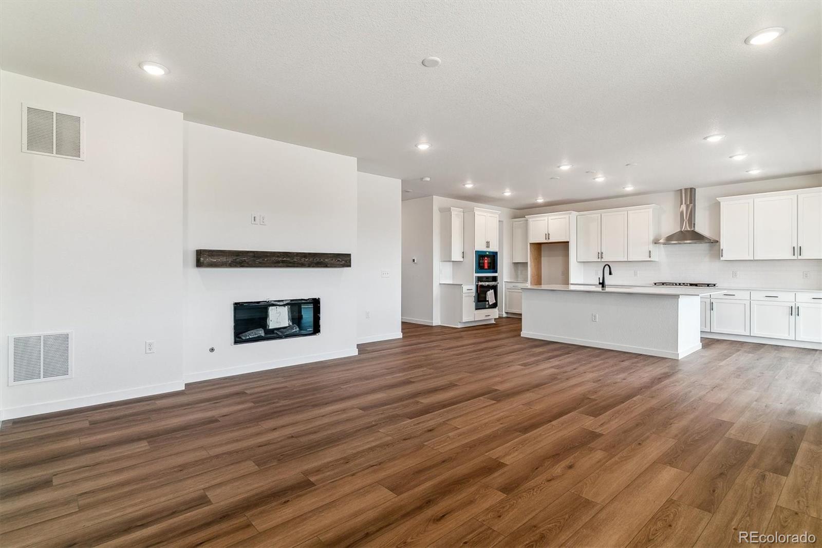 MLS Image #8 for 25284 e warren place,aurora, Colorado