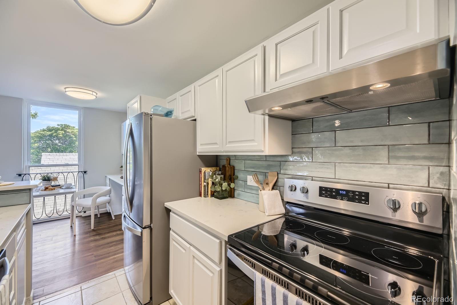 MLS Image #11 for 937 n clarkson street,denver, Colorado