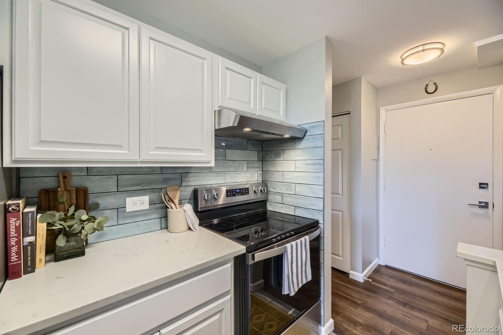 MLS Image #12 for 937 n clarkson street,denver, Colorado